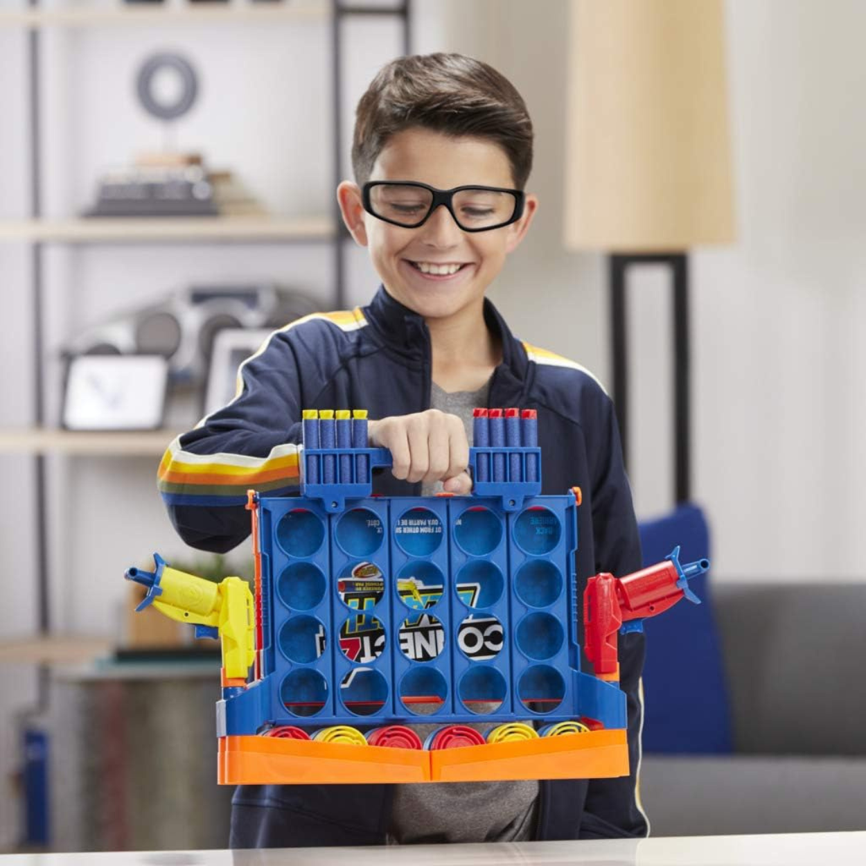 Conecta 4 Blast con el poder de Nerf juego de mesa.