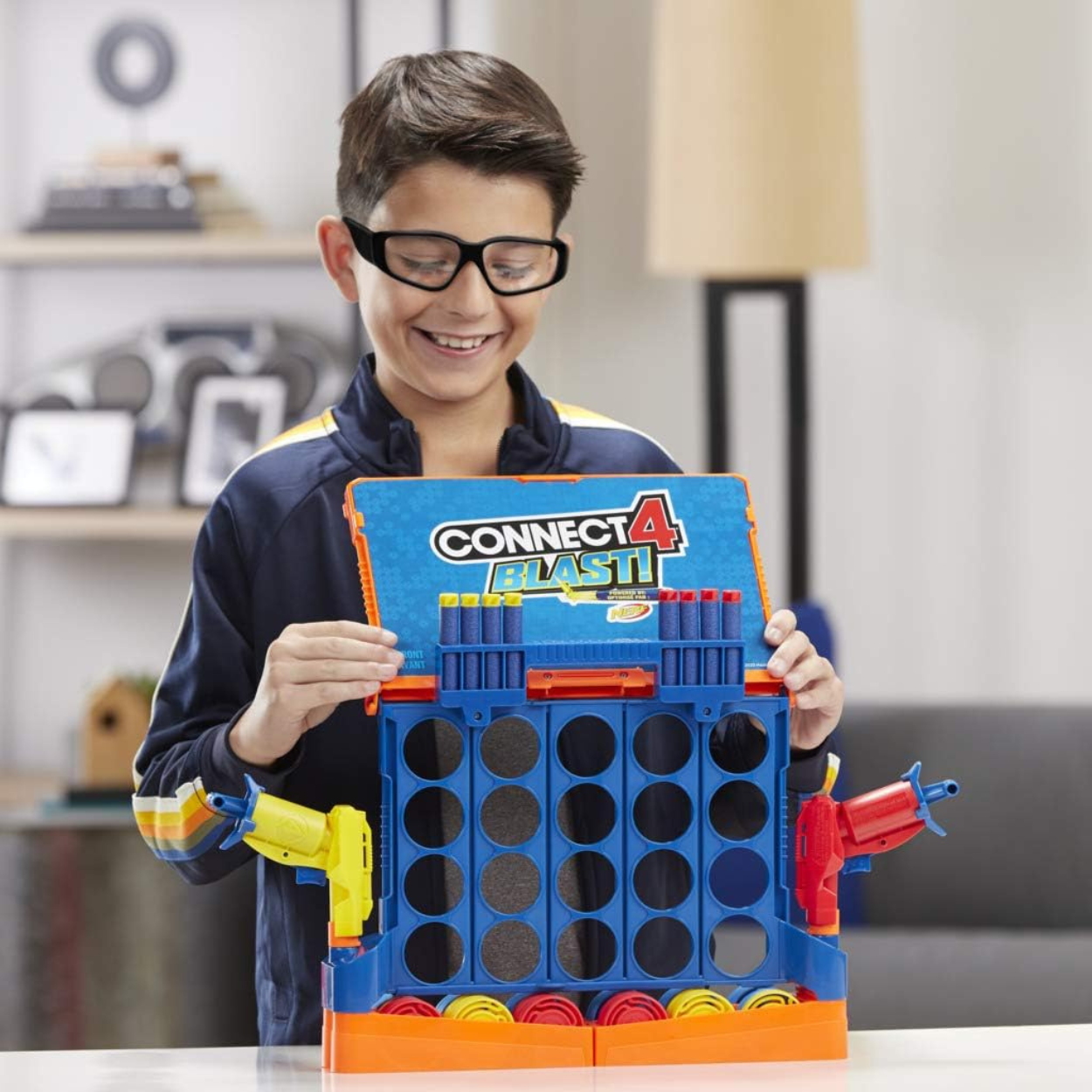 Conecta 4 Blast con el poder de Nerf juego de mesa.