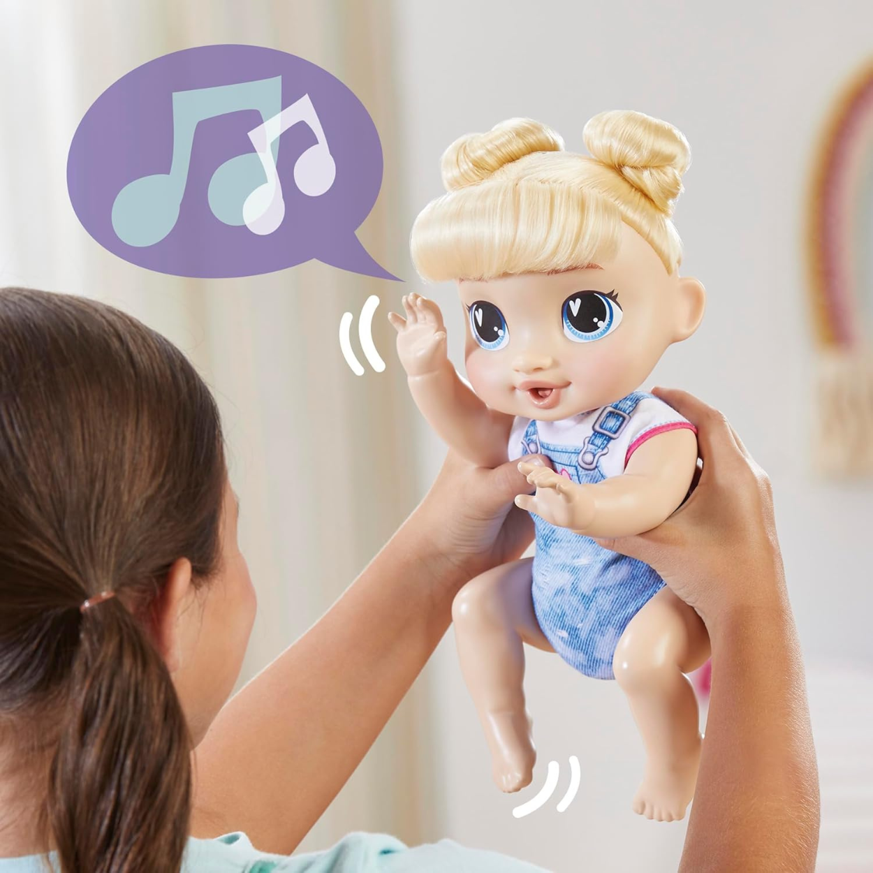 Baby Alive Muñeca Gatea y Juega Harper Hugs