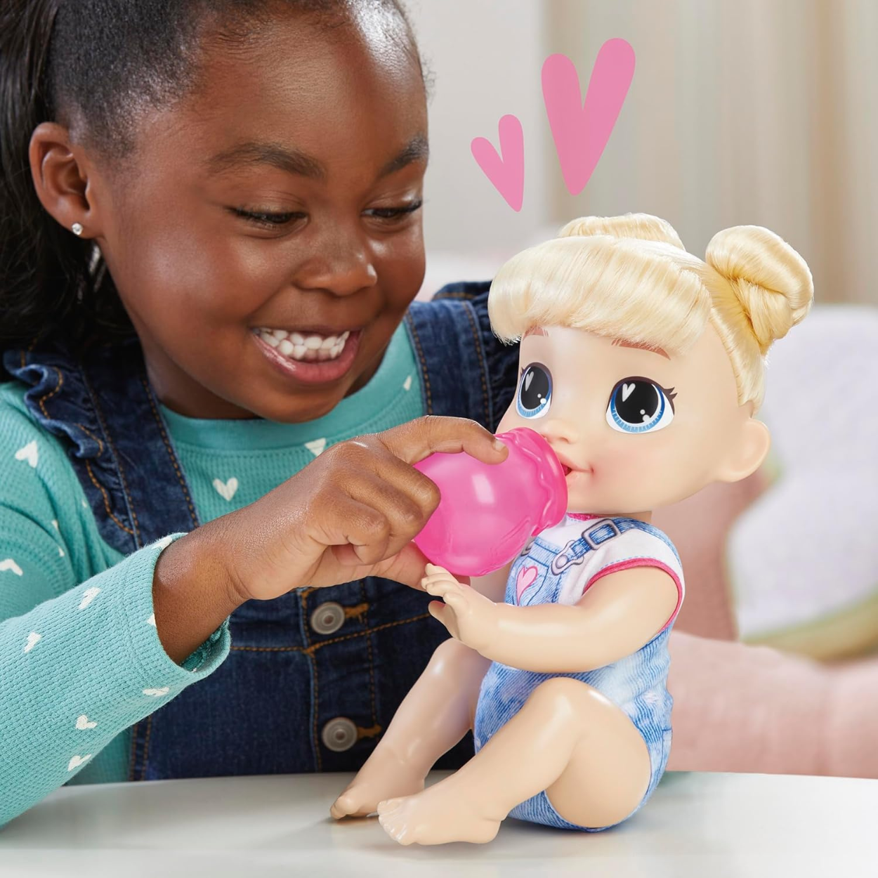 Baby Alive Muñeca Gatea y Juega Harper Hugs